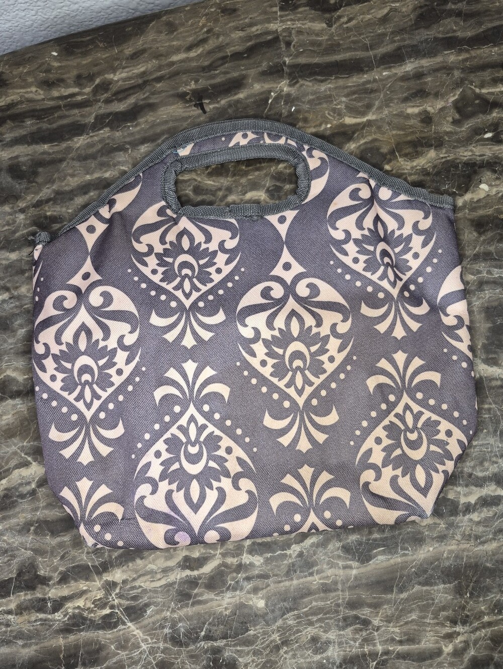Lunch Box Pink/Gray Design Lunch Box Zip Up With Handles - Picture 2 of 3